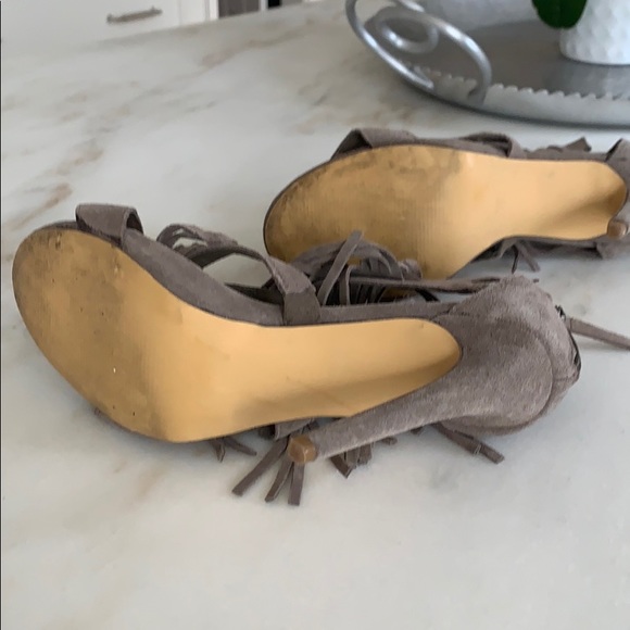 Steve Madden taupe suede sandals with fringe 81/2 - Picture 7 of 10
